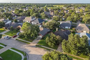 1819 Castle Oaks Dr, Pearland, TX 77581 - Photo 1