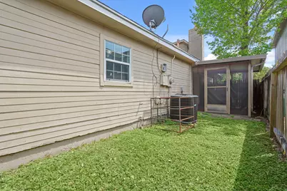 6319 Southwood Court N, Houston, TX 77035 - Photo 13