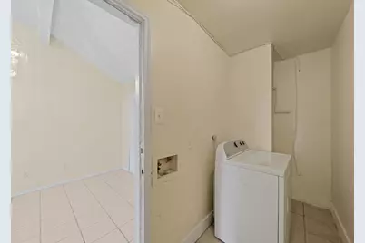 6319 Southwood Court N, Houston, TX 77035 - Photo 9