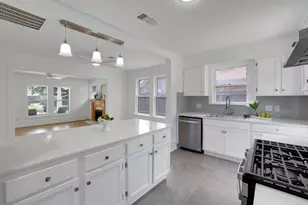 1459 Godwin St, Houston, TX 77023 - Photo 9