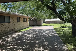 701 Herder Ave, Schulenburg, TX 78956 - Photo 31