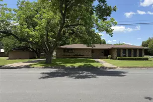 701 Herder Ave, Schulenburg, TX 78956 - Photo 1