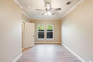 1518 Amundsen St, Houston, TX 77009 - Photo 5