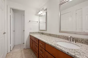 2255 Braeswood Park Dr, Houston, TX 77030 - Photo 15