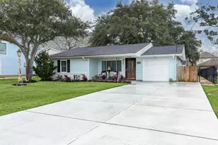 4449 Shady Lake Dr, Seabrook, TX 77586 - Photo 1