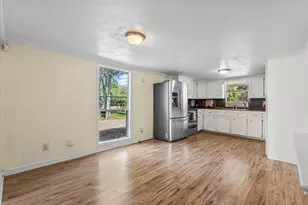 7910 Carrie Ln, Pearland, TX 77584 - Photo 9