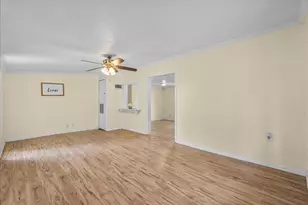 7910 Carrie Ln, Pearland, TX 77584 - Photo 5