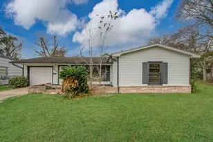 2417 Pecan St, Dickinson, TX 77539 - Photo 1
