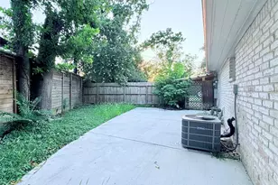 7315 Housman St, Houston, TX 77055 - Photo 9