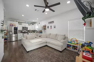 515 Dahila St, Waller, TX 77484 - Photo 37