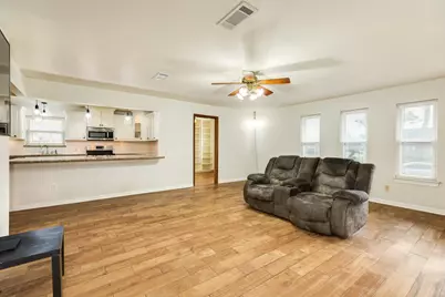 52 S Bachelor Button Street, Lake Jackson, TX 77566 - Photo 5