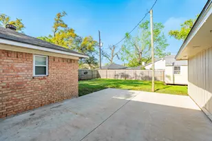 52 S Bachelor Button St, Lake Jackson, TX 77566 - Photo 45
