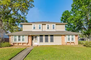 52 S Bachelor Button St, Lake Jackson, TX 77566 - Photo 3