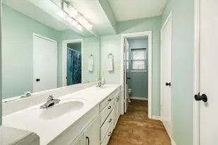 52 S Bachelor Button St, Lake Jackson, TX 77566 - Photo 33