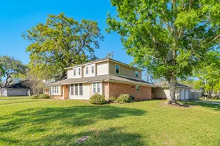 52 S Bachelor Button St, Lake Jackson, TX 77566 - Photo 3
