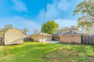 52 S Bachelor Button St, Lake Jackson, TX 77566 - Photo 35