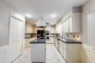 10222 Ella Lee Ln, Houston, TX 77042 - Photo 9