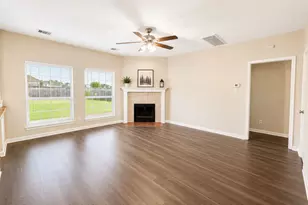 501 Falcon Lake Dr, Friendswood, TX 77546 - Photo 9
