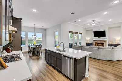 5611 Arrowhead Point Drive, Baytown, TX 77523 - Photo 9