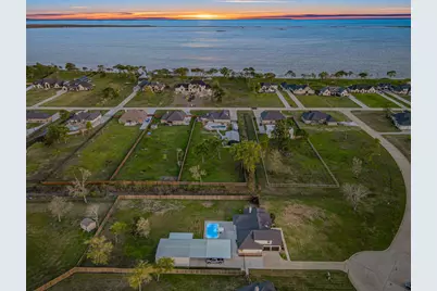 5611 Arrowhead Point Drive, Baytown, TX 77523 - Photo 33