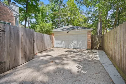 98 Breezy Point Place, The Woodlands, TX 77381 - Photo 37