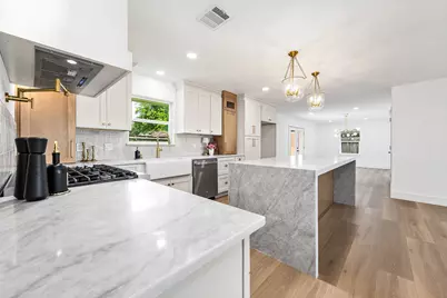 10814 Moonlight Drive, Houston, TX 77096 - Photo 7