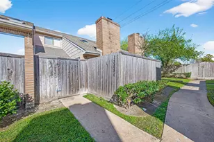 13884 Hollowgreen Dr, Houston, TX 77082 - Photo 3