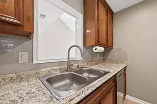 13884 Hollowgreen Dr, Houston, TX 77082 - Photo 23