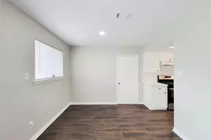 6439 Oaknut Dr, Houston, TX 77088 - Photo 5