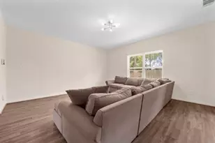 1327 Diamond Drape Dr, Rosharon, TX 77583 - Photo 5
