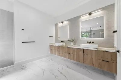 519 W 30th Street, Houston, TX 77018 - Photo 17