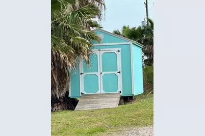 108 N Mae Circle, Crystal Beach, TX 77650 - Photo 5