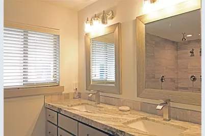 5527 Valkeith Drive, Houston, TX 77096 - Photo 17