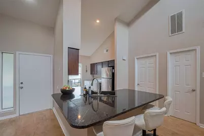 182 April Point Drive N, Conroe, TX 77356 - Photo 5