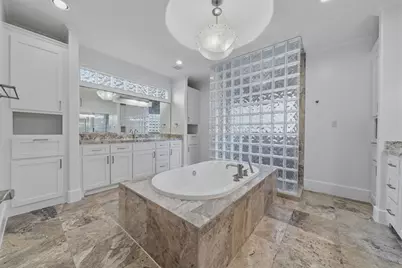 11714 Memorial Drive, Houston, TX 77024 - Photo 31