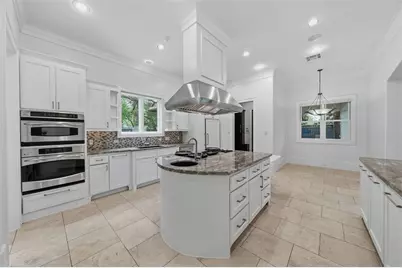 11714 Memorial Drive, Houston, TX 77024 - Photo 9