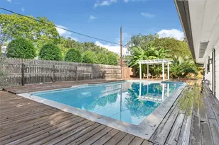 10718 Holly Springs Dr, Houston, TX 77042 - Photo 21
