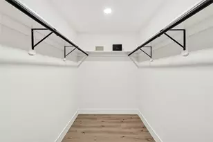 10718 Holly Springs Dr, Houston, TX 77042 - Photo 13