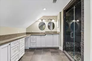 1330 Des Jardines St, Houston, TX 77023 - Photo 9