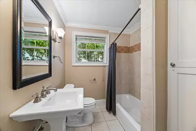 1330 Des Jardines Street, Houston, TX 77023 - Photo 7