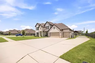 15211 Icet Crk Ave, Mont Belvieu, TX 77523 - Photo 3