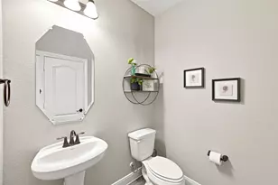 15211 Icet Crk Ave, Mont Belvieu, TX 77523 - Photo 19
