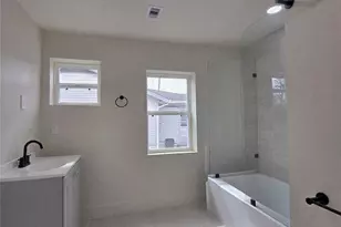 4607 Englewood St, Houston, TX 77026 - Photo 19