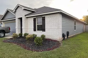 312 Comal Dr, Huntsville, TX 77340 - Photo 3