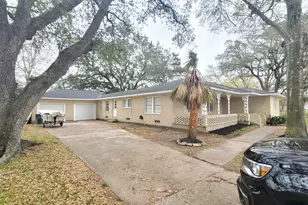 2717 Nichols Ave, Bay City, TX 77414 - Photo 3