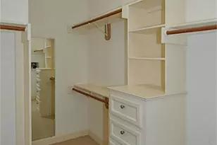 6215 Sutherland Square, Houston, TX 77081 - Photo 9