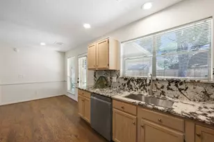 8910 Driftstone Dr, Spring, TX 77379 - Photo 11