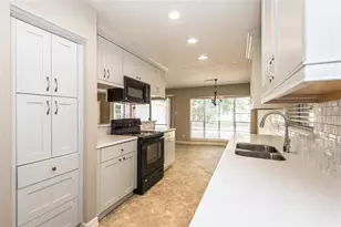 7403 Tall Pines Dr, Houston, TX 77088 - Photo 7
