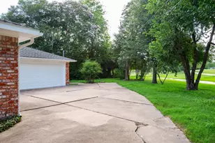 7403 Tall Pines Dr, Houston, TX 77088 - Photo 19