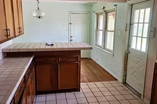 219 Carnation St, Lake Jackson, TX 77566 - Photo 3